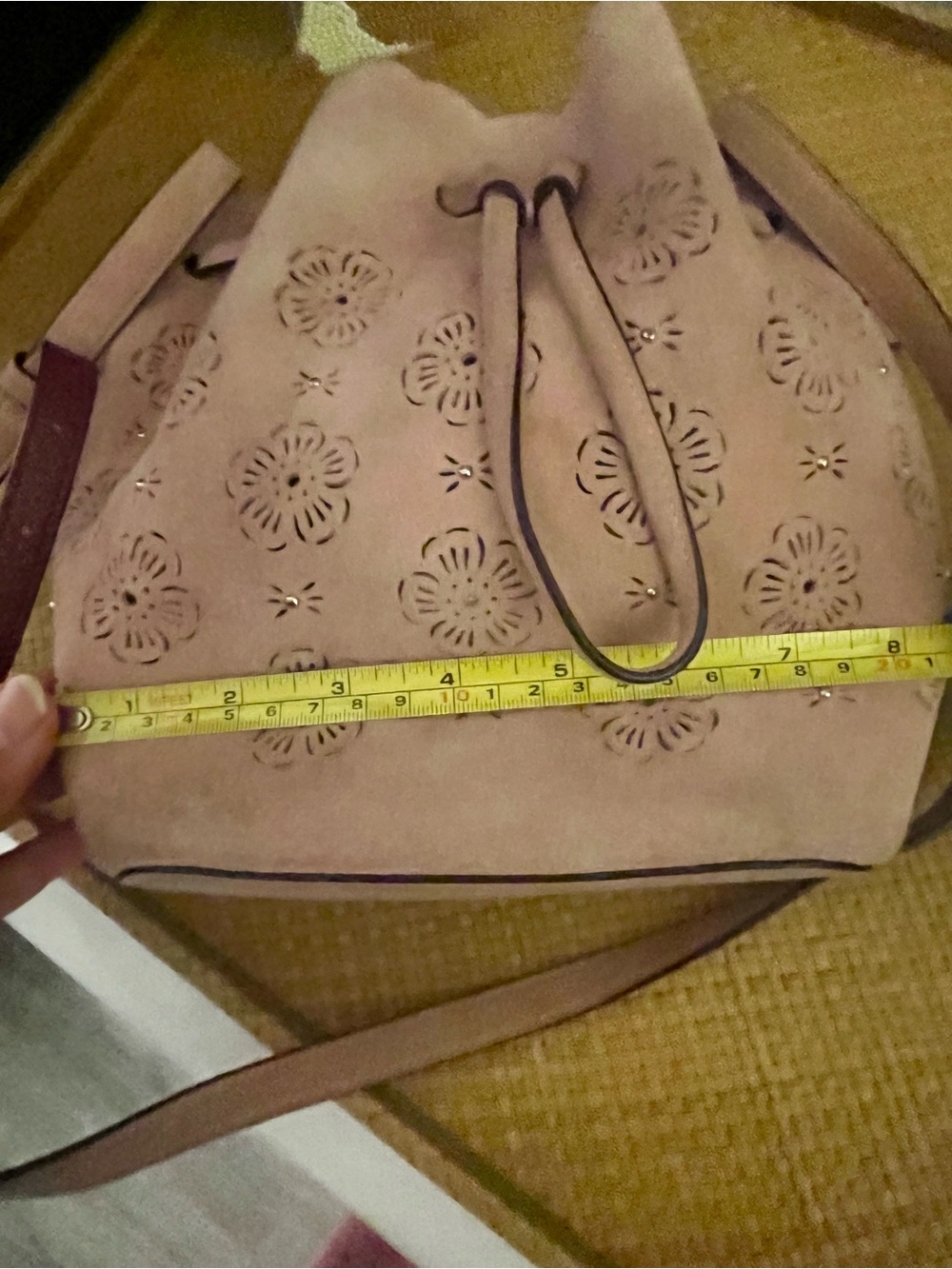 COACH L1792-25193 suede Bucket Bag with Cut Out Tea Rose in blush pink - Picture 4 of 12